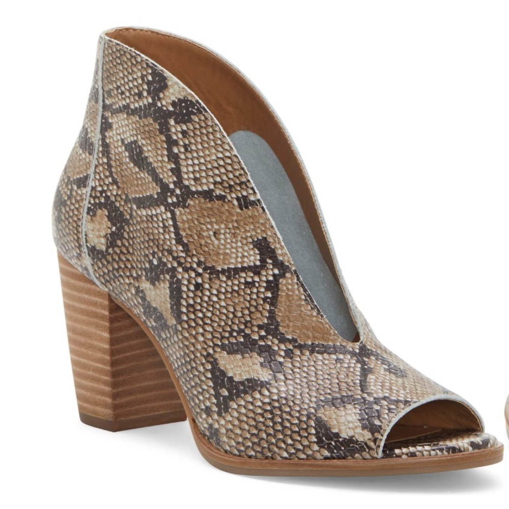 *25% OFF BUNDLES!* Lucky Brand Joal Booties Size 7